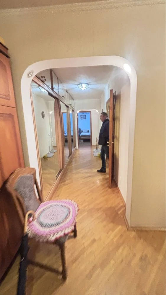 Без комісії! 3-х кім квартра Біля Метро 2хв вул. Братства та