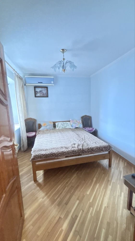 Без комісії! 3-х кім квартра Біля Метро 2хв вул. Братства та