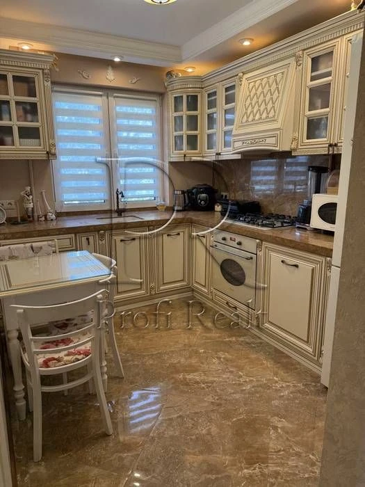Продаж 3-кімнатної квартири з ремонтом на Вацлава Гавела, 38