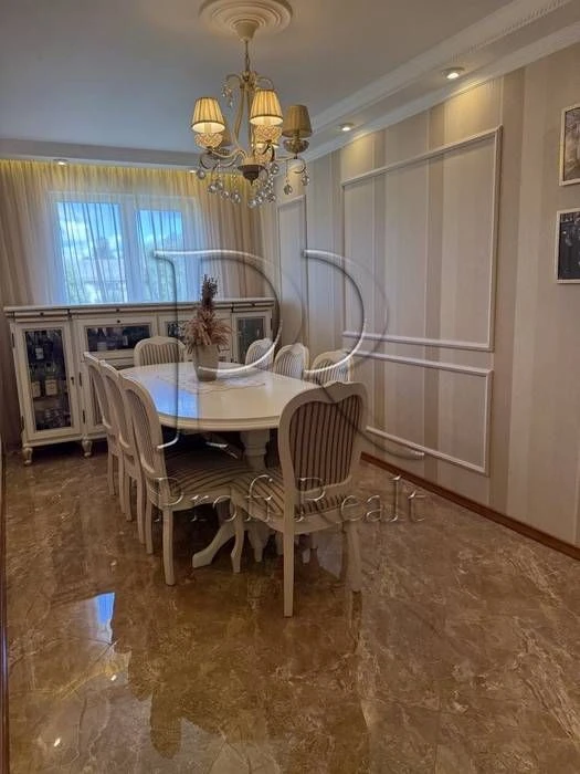Продаж 3-кімнатної квартири з ремонтом на Вацлава Гавела, 38