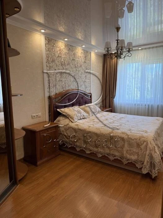 Продаж 3-кімнатної квартири з ремонтом на Вацлава Гавела, 38