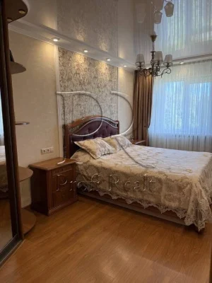 Продаж 3-кімнатної квартири з ремонтом на Вацлава Гавела, 38