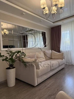 Продаж 3-кімнатної квартири з ремонтом на Вацлава Гавела, 38