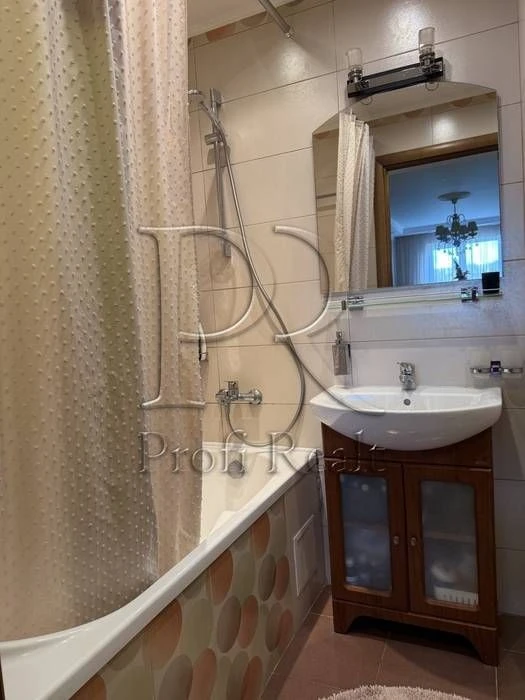 Продаж 3-кімнатної квартири з ремонтом на Вацлава Гавела, 38