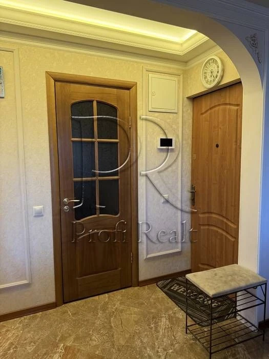 Продаж 3-кімнатної квартири з ремонтом на Вацлава Гавела, 38