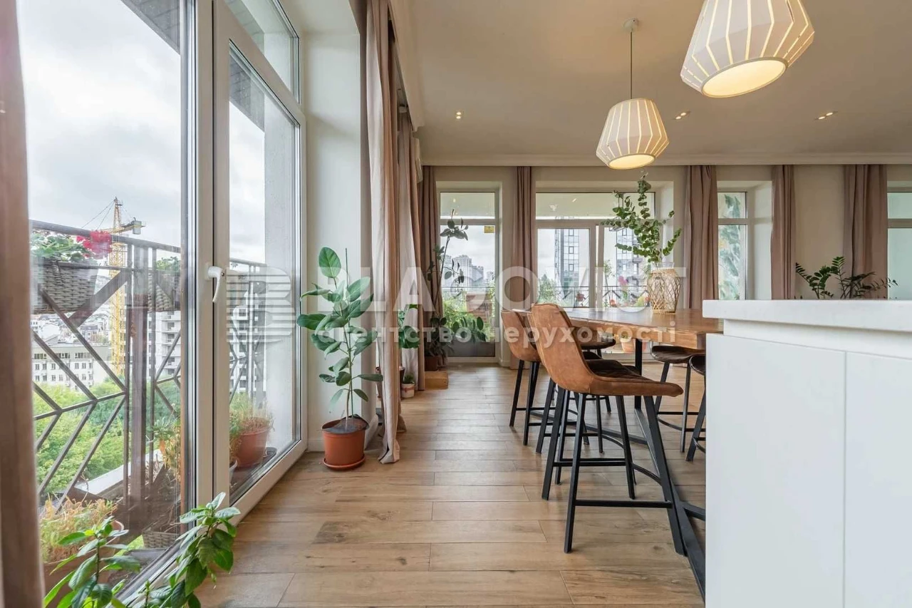 Продаж, 3-кімнатна, 137м2, квартира, З Ремонтом, Поділ, Глиб