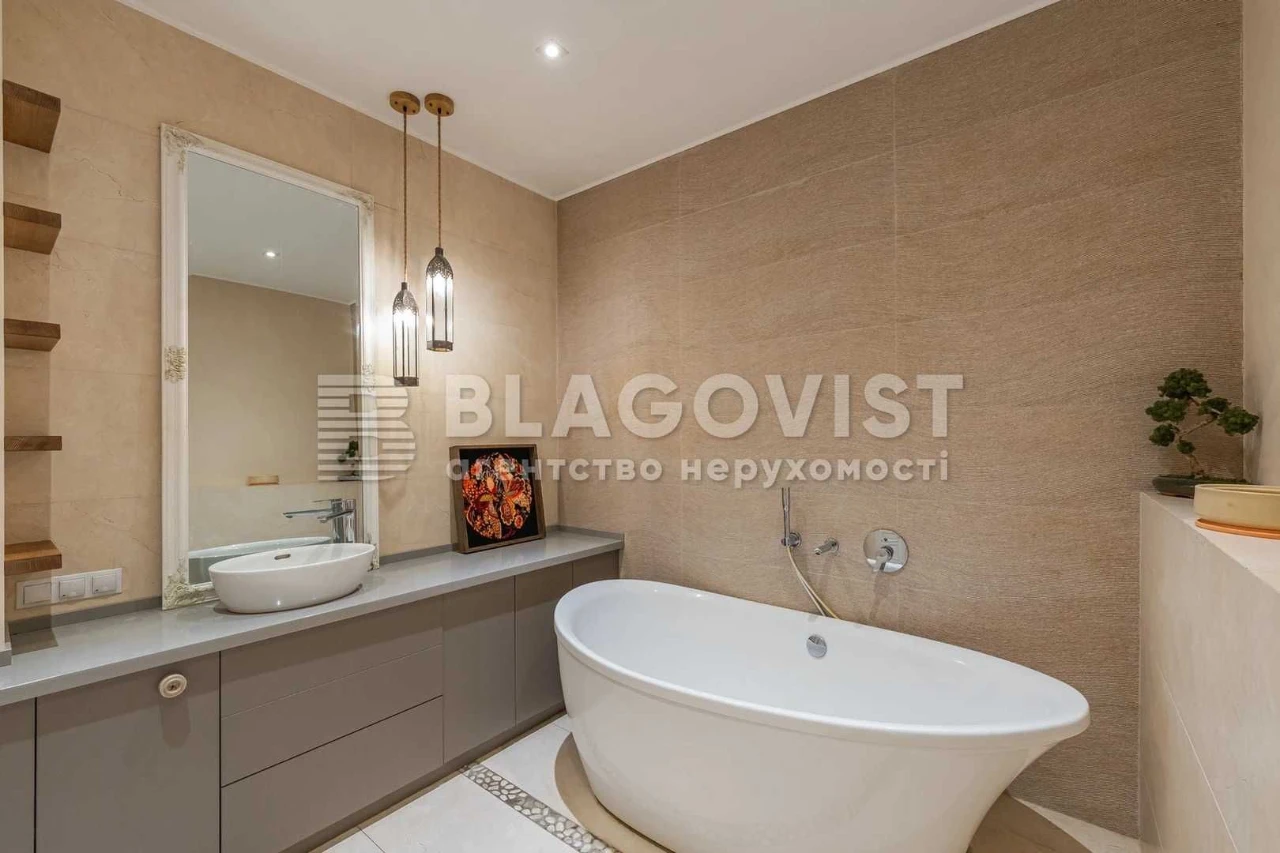 Продаж, 3-кімнатна, 137м2, квартира, З Ремонтом, Поділ, Глиб