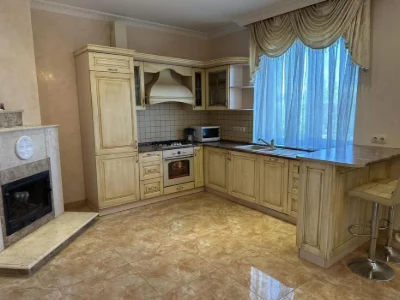 Red brick house for sale, basement, swimming pool, Sauvignon