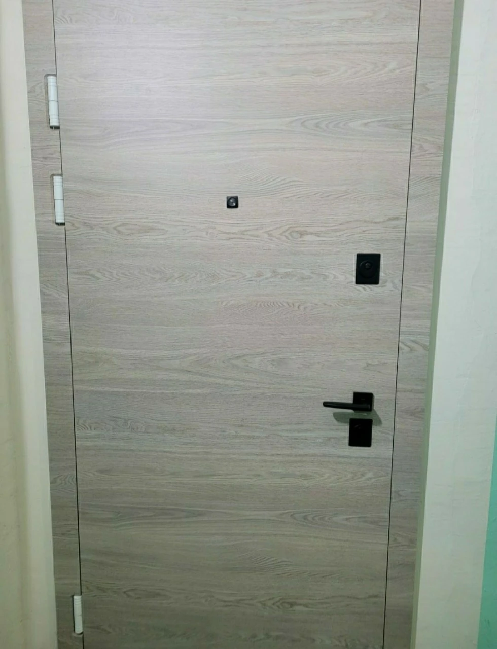 Продається 3 -квмнатна квартира з сучасним  ремонтом 5 хв. м