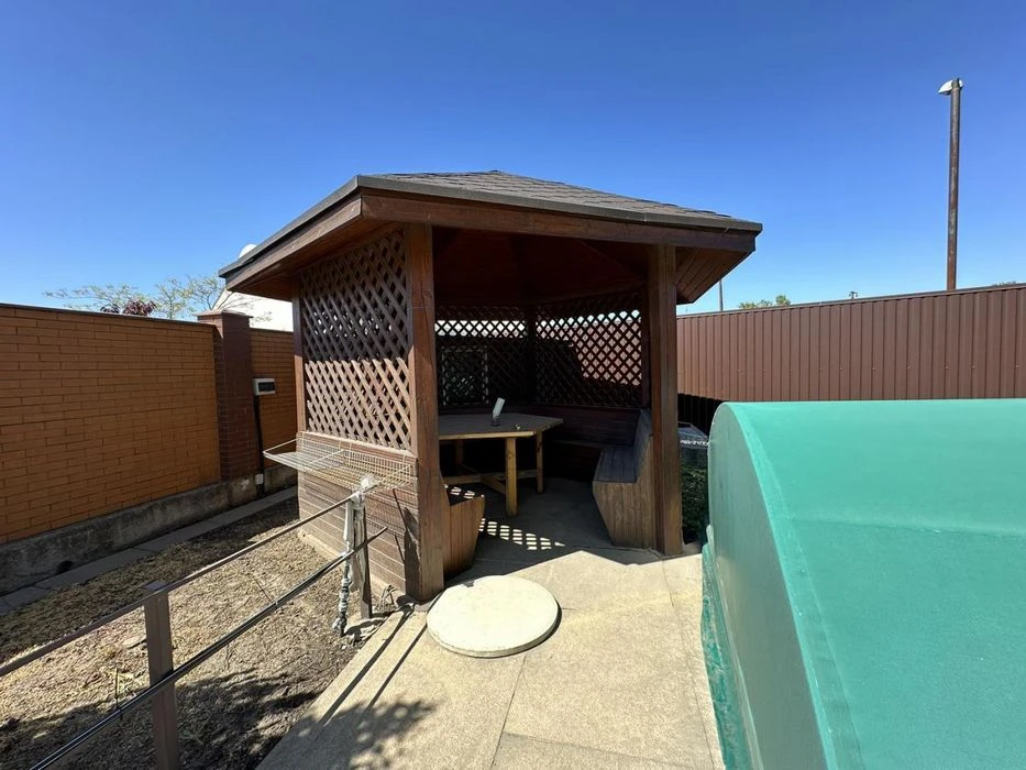Red brick house for sale, basement, swimming pool, Sauvignon