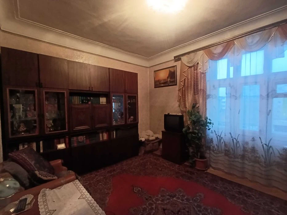 Selling 2 apartments in New Bavaria center, Kitaenko str., 4, Stalin-era building