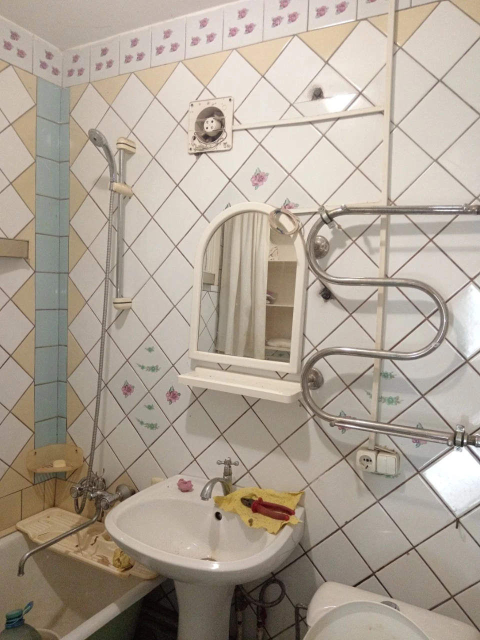 Продам 2ком квартиру. Р-н пр. А. Поля