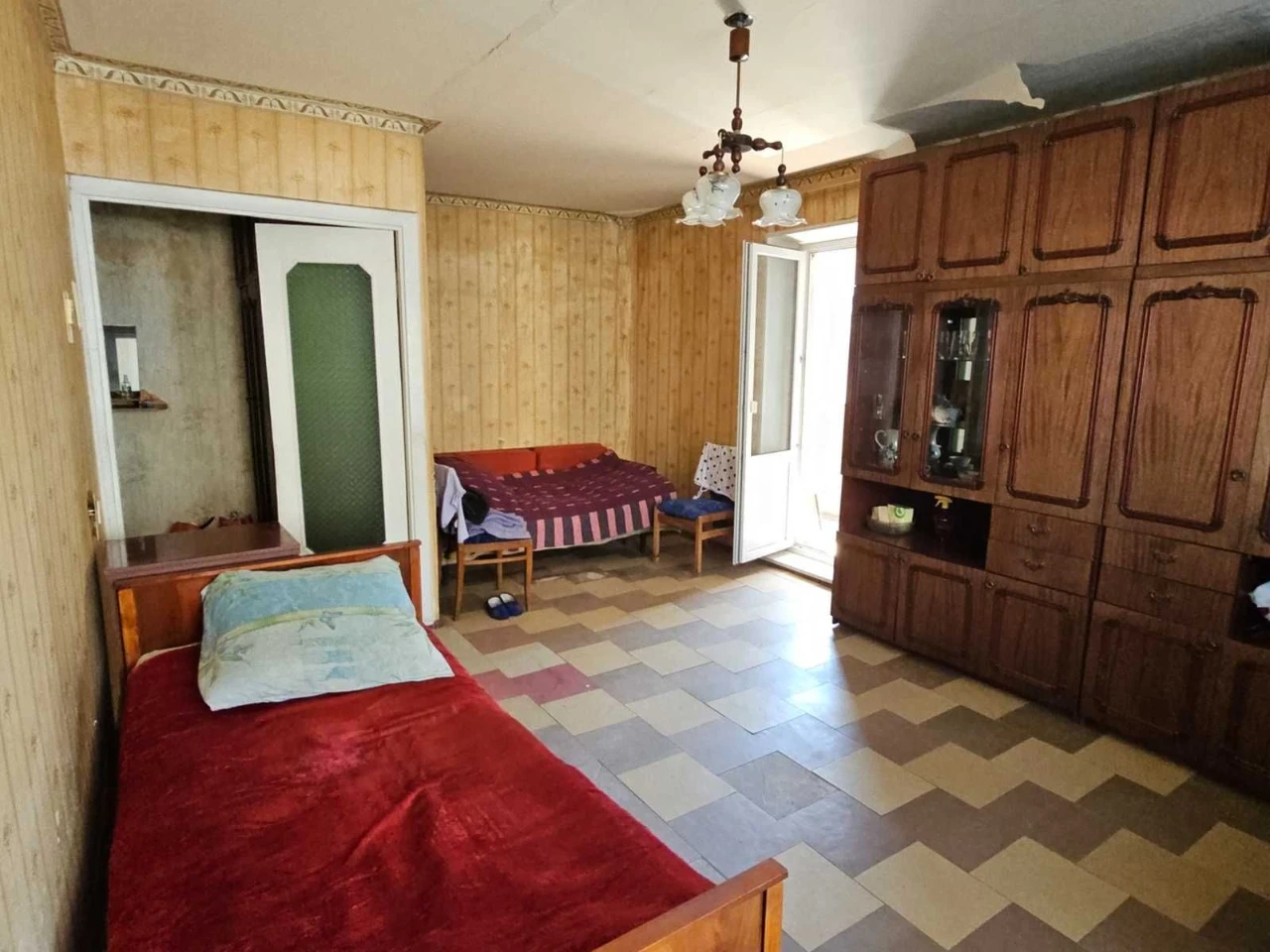 Продам 1 кімнатну квартиру Мініна, внизу пр. Поля (Кірова)