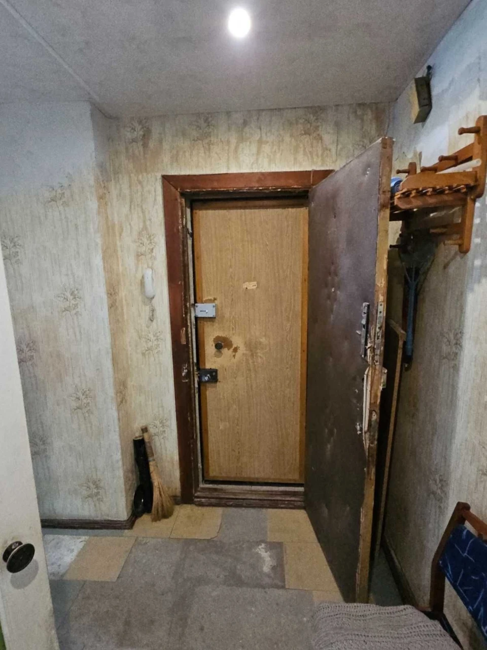 Продам 1 кімнатну квартиру Мініна, внизу пр. Поля (Кірова)