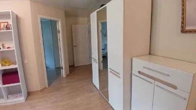 Кухня-студія та дві кімнати на Варненській