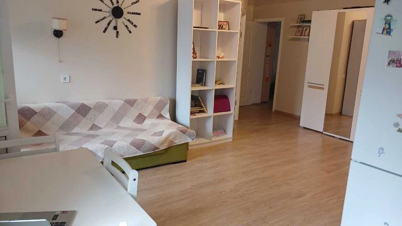 Кухня-студія та дві кімнати на Варненській