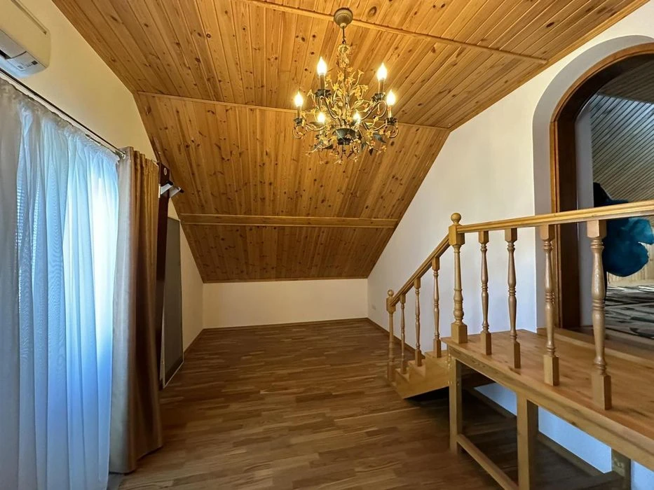 Red brick house for sale, basement, swimming pool, Sauvignon