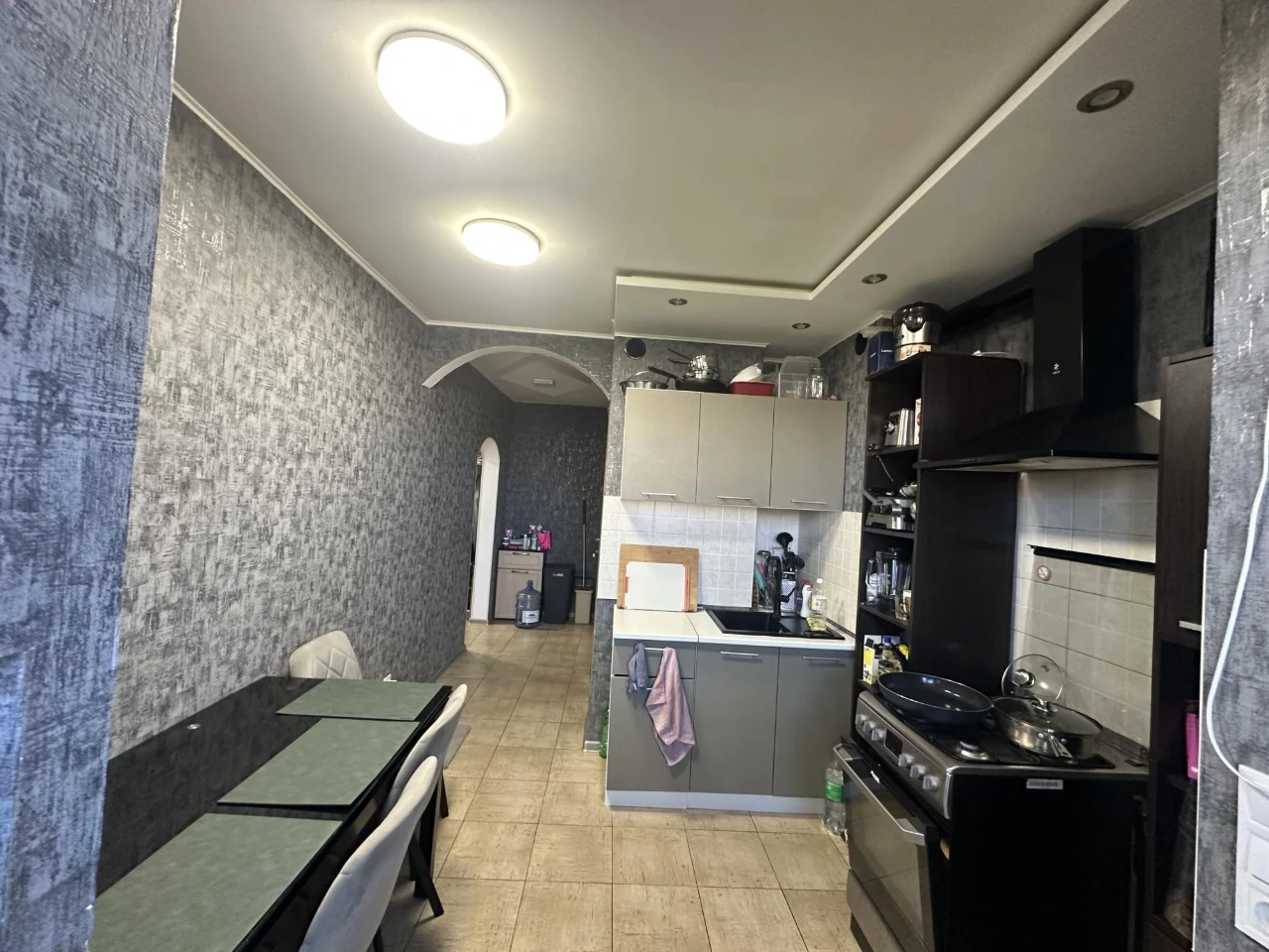 Продам 2-кімнатну квартиру на Корольова / Глушка навпроти ри