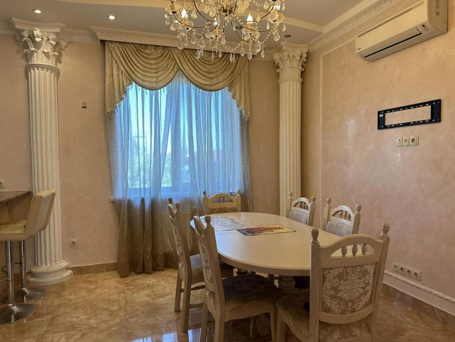 Red brick house for sale, basement, swimming pool, Sauvignon