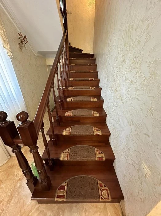 Red brick house for sale, basement, swimming pool, Sauvignon