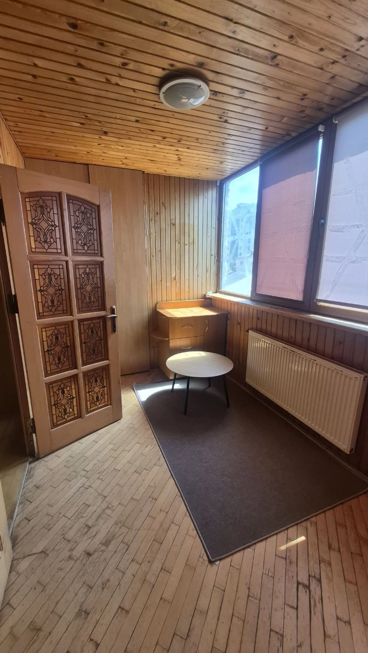 Продається готова до проживання 3 кімнатна квартира.
В центр