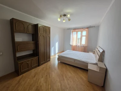 Продається готова до проживання 3 кімнатна квартира.
В центр