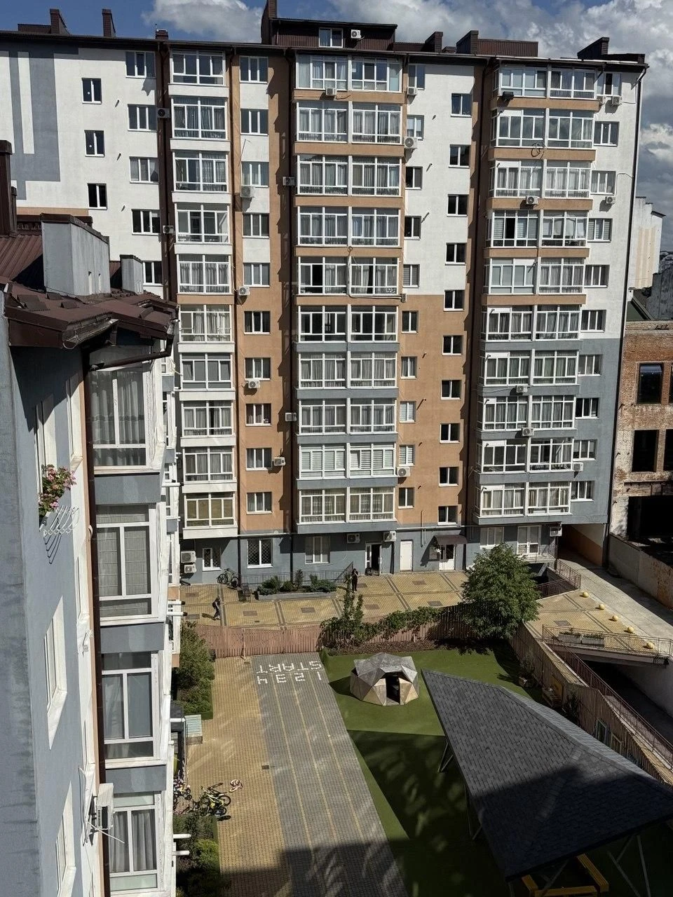 Продаю двухуровневую квартиру Мельника 10