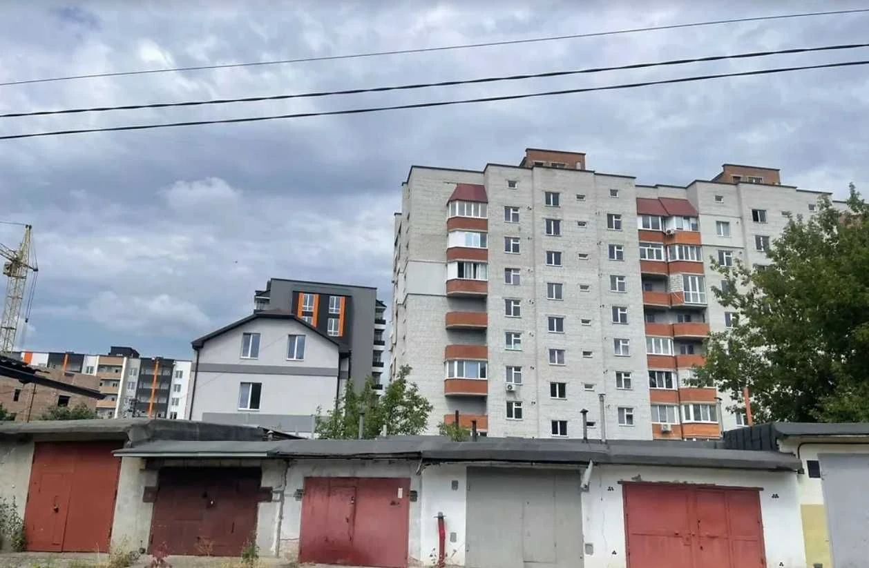 Продаж місця в гаражному кооперативі під легкове авто на вул