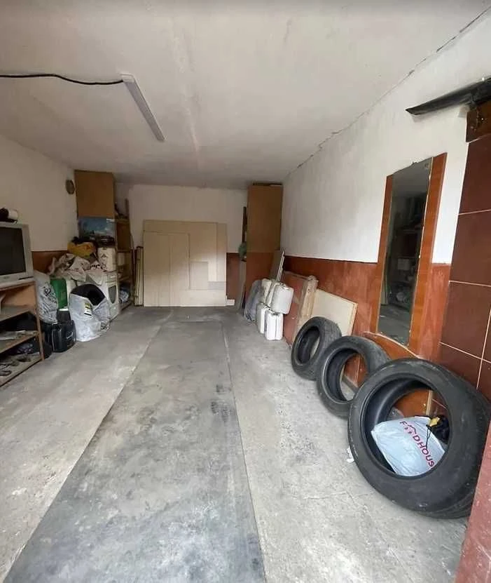 Продаж місця в гаражному кооперативі під легкове авто на вул