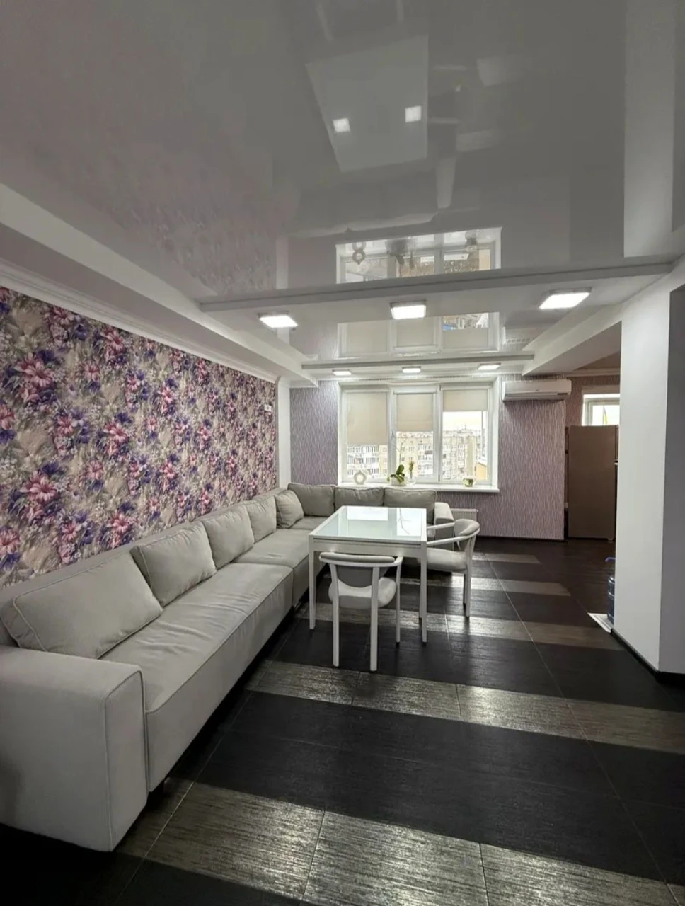 Продам 4кімнатну квартиру 175кв.м.Центр. Власник