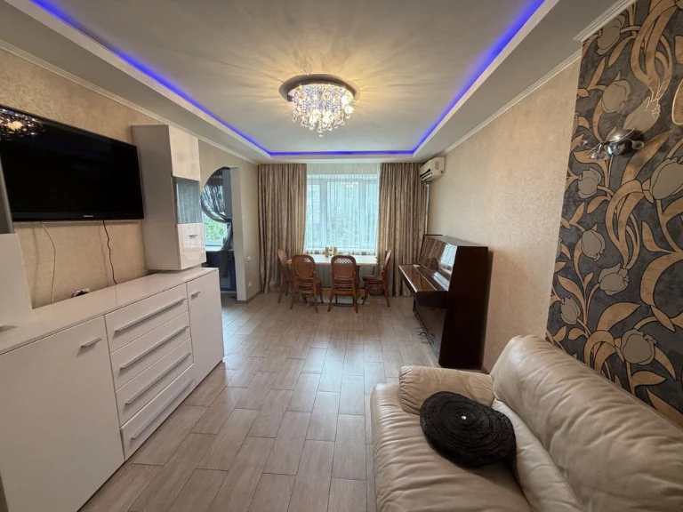 Продаж 3 кімнатної квартири на Південній , р-н ПТЗ