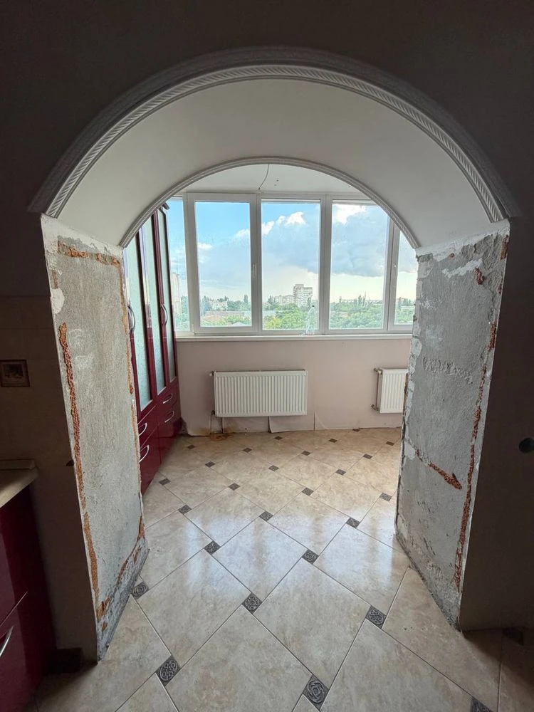 В продажу 4 к к - студія на вул. Садовій в Новобудові , 160