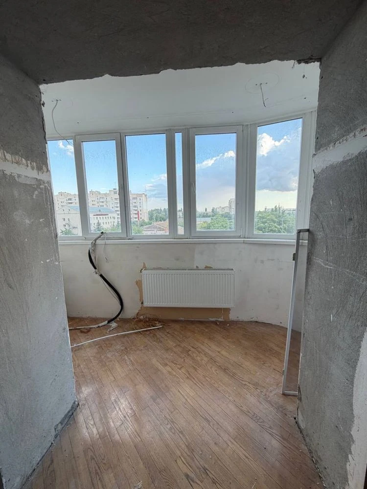 В продажу 4 к к - студія на вул. Садовій в Новобудові , 160