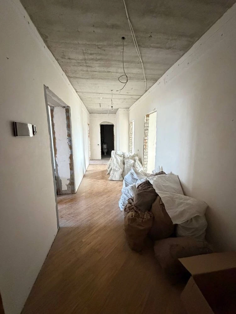 В продажу 4 к к - студія на вул. Садовій в Новобудові , 160