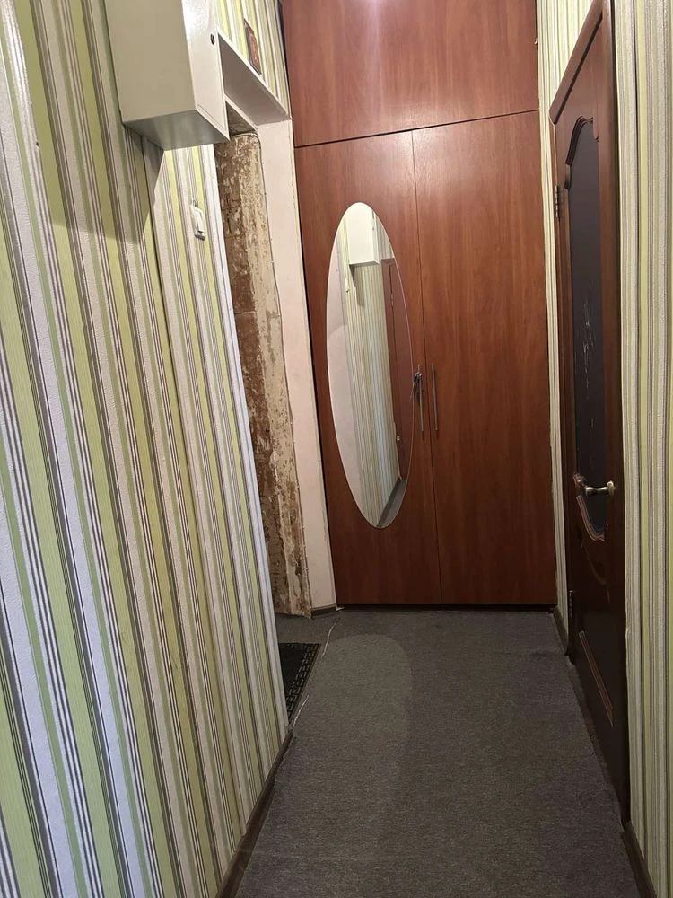 Продаю 1кв в Заводському районі