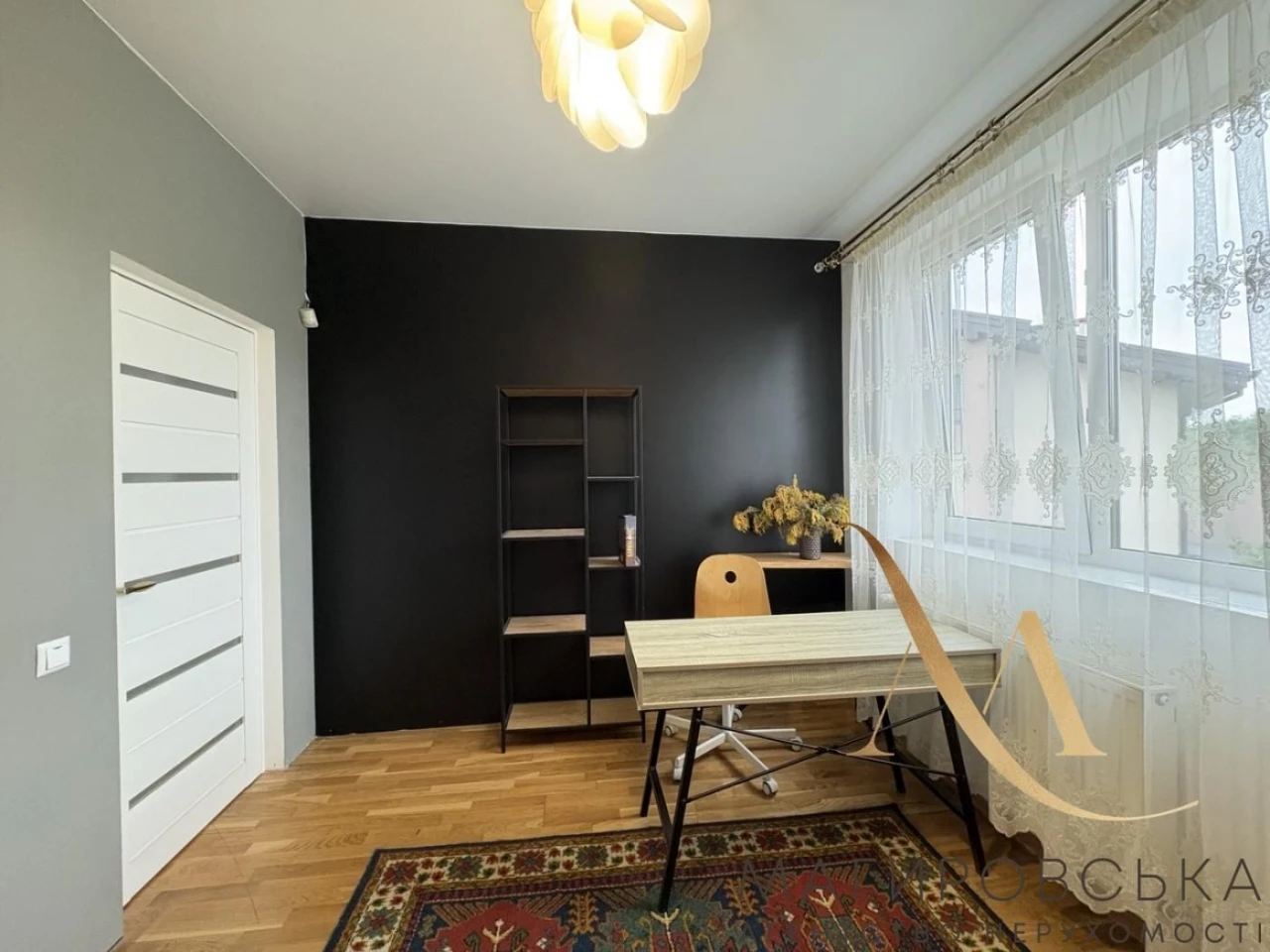 Продаж будинку з дизайнерським ремонтом, ділянкою 5 соток бі