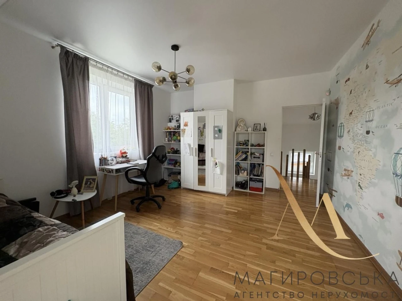 Продаж будинку з дизайнерським ремонтом, ділянкою 5 соток бі