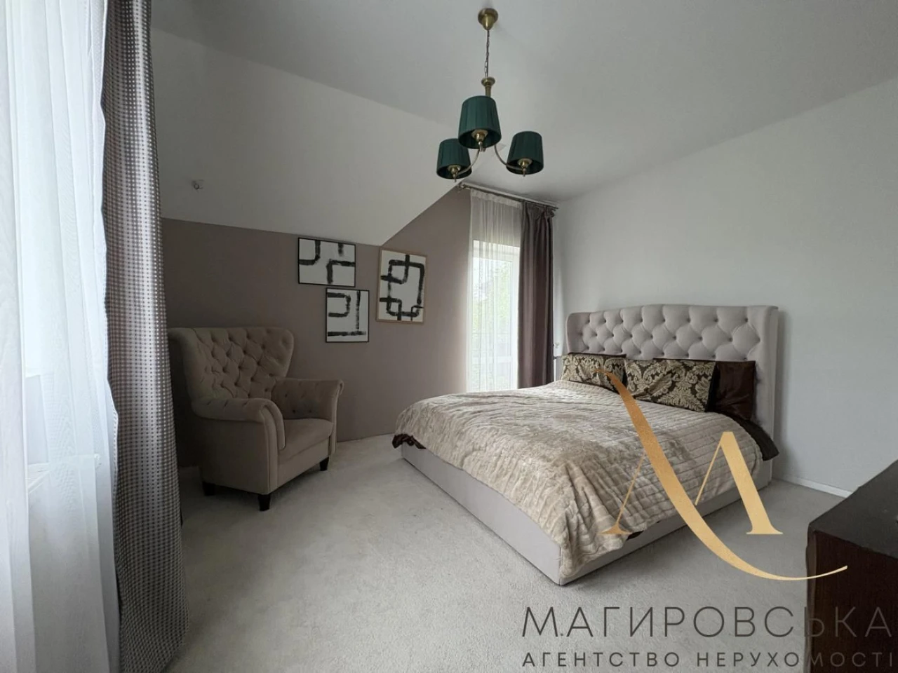 Продаж будинку з дизайнерським ремонтом, ділянкою 5 соток бі