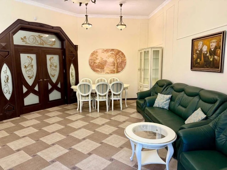 Власник Продам котедж 2-х поверх.,10 соток , бомбосховище, б