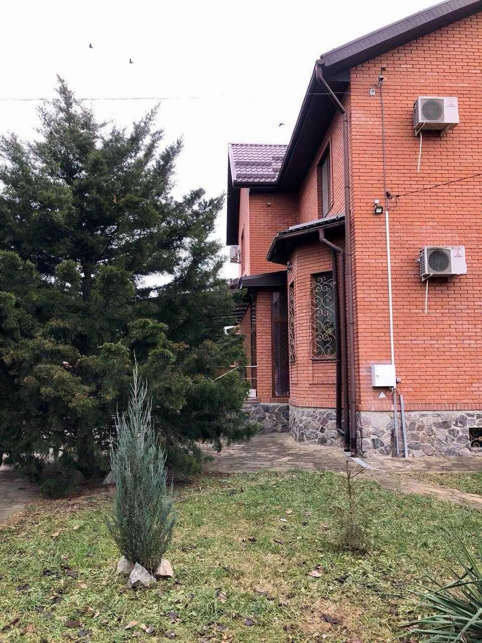 Власник Продам котедж 2-х поверх.,10 соток , бомбосховище, б
