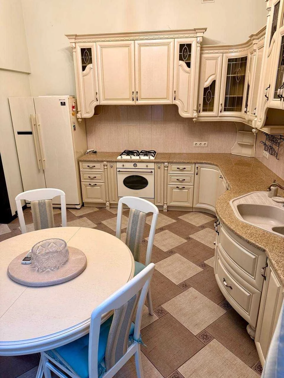 Власник Продам котедж 2-х поверх.,10 соток , бомбосховище, б
