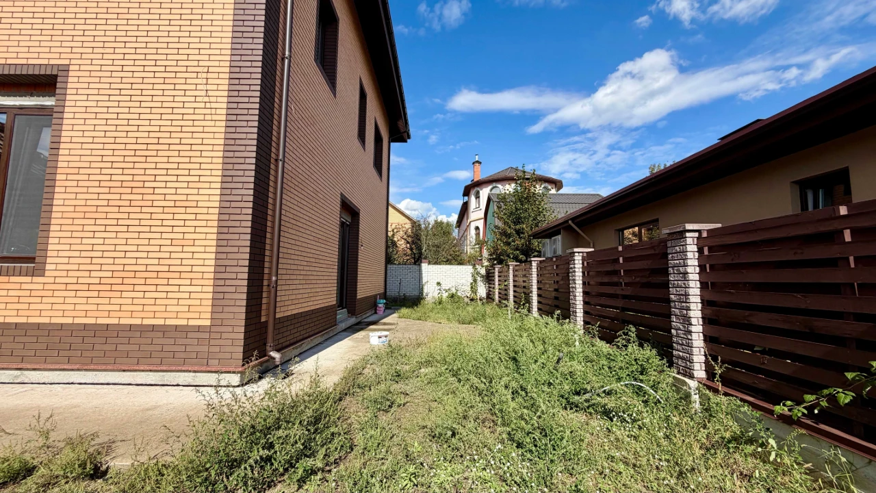 Продаж будинку в КМ "Чорнобилець", біля Дніпра, Оболонь, Бог