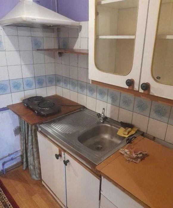 У продажу однокімнатна малогабаритна квартира