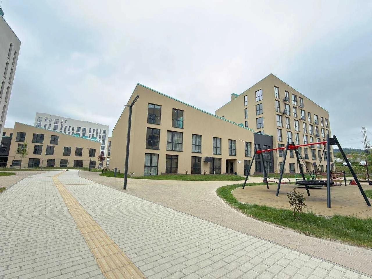 Продаж (ЄОселя+) 2 кімн.квартири з власною величезною терасо