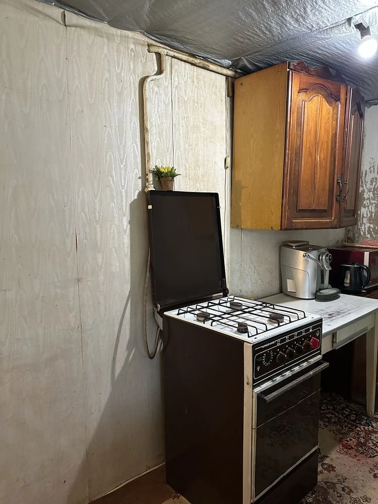 Будинок поруч зі ставком