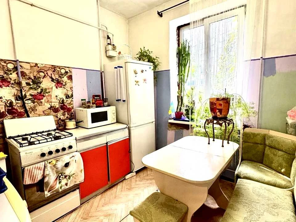 Квартира. Одеса, Середньофонтанська вул.