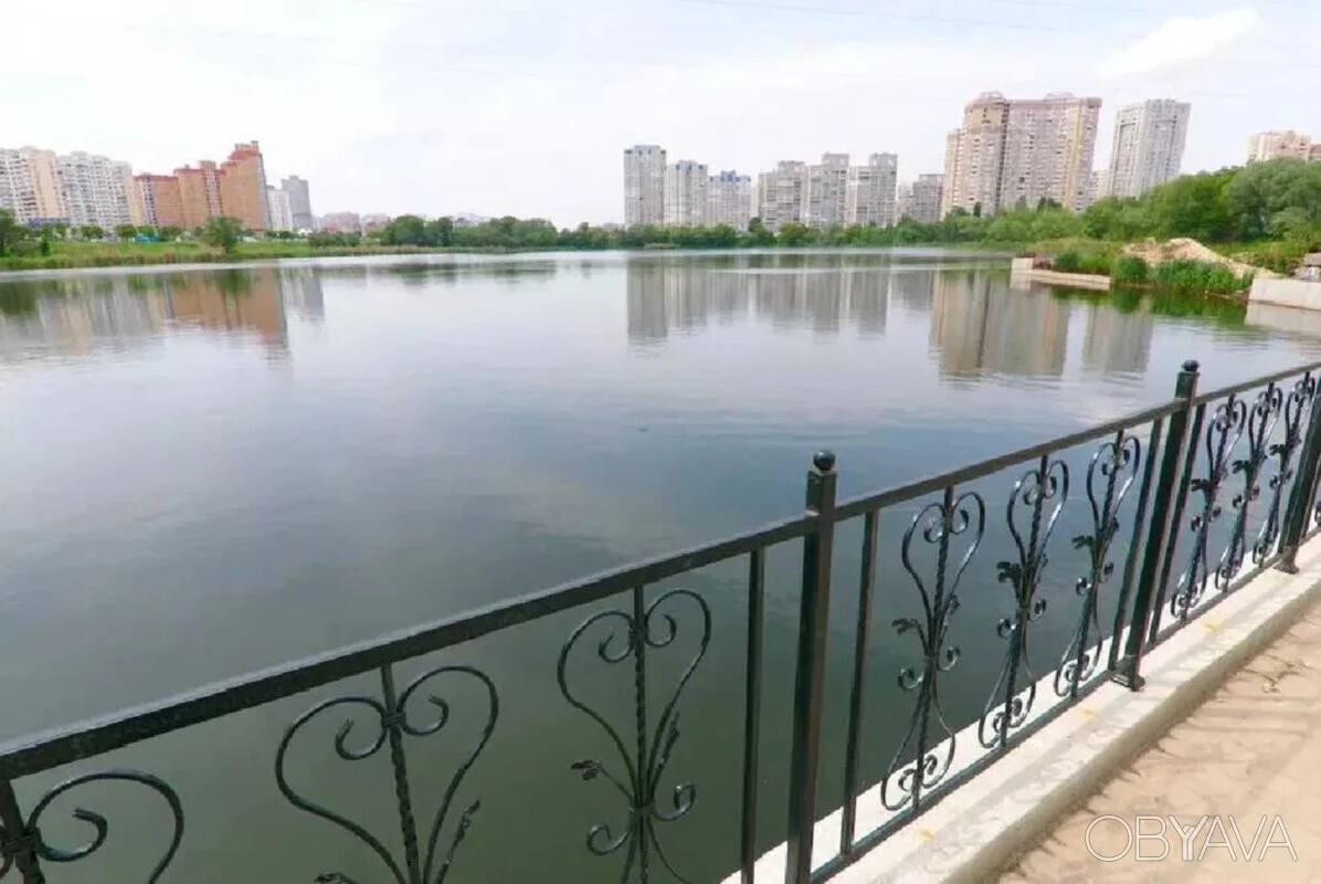 I will sell 2 rooms near the metro complex Lebedyny Revutskogo, 40g (met