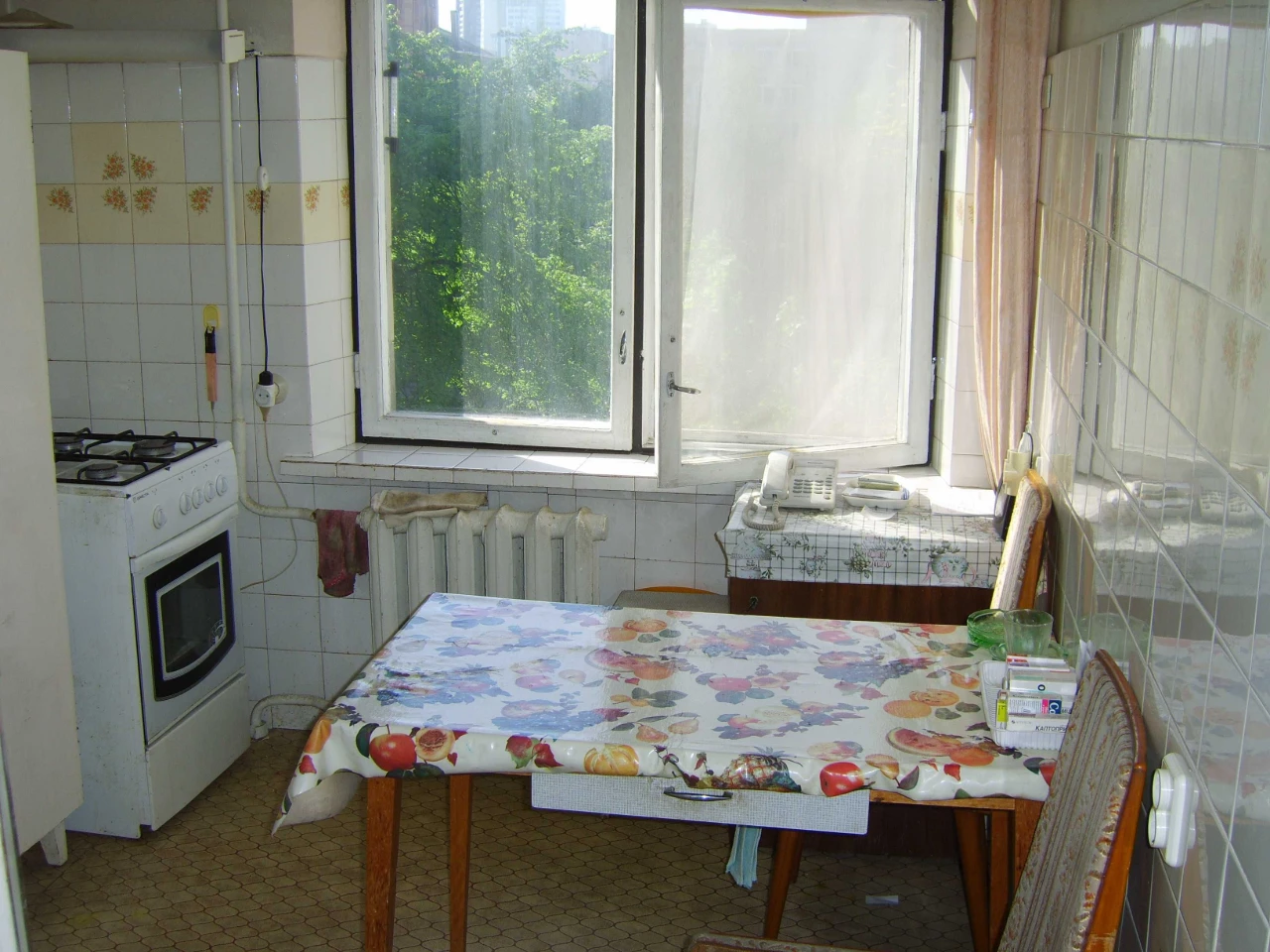 Продам 2-кімнатну квартиру біля метро Лук'янівська, вул. Гер