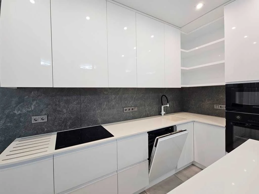 Без комісії. Продаж сучасної 3-кімнатної квартири 96 м.кв. з