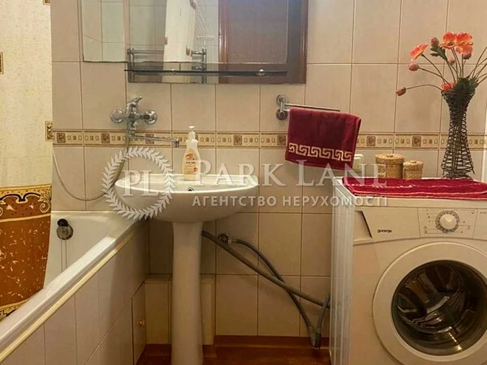 Квартира. Київ, Драгоманова вул.